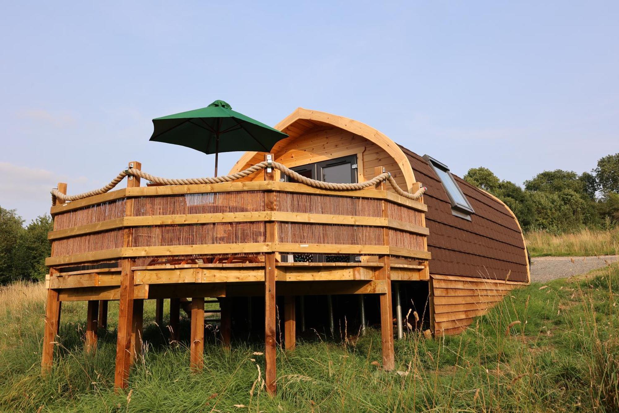 Апартаменти Ammonite Glamping Pod & Hot Tub Hungerton Екстер'єр фото